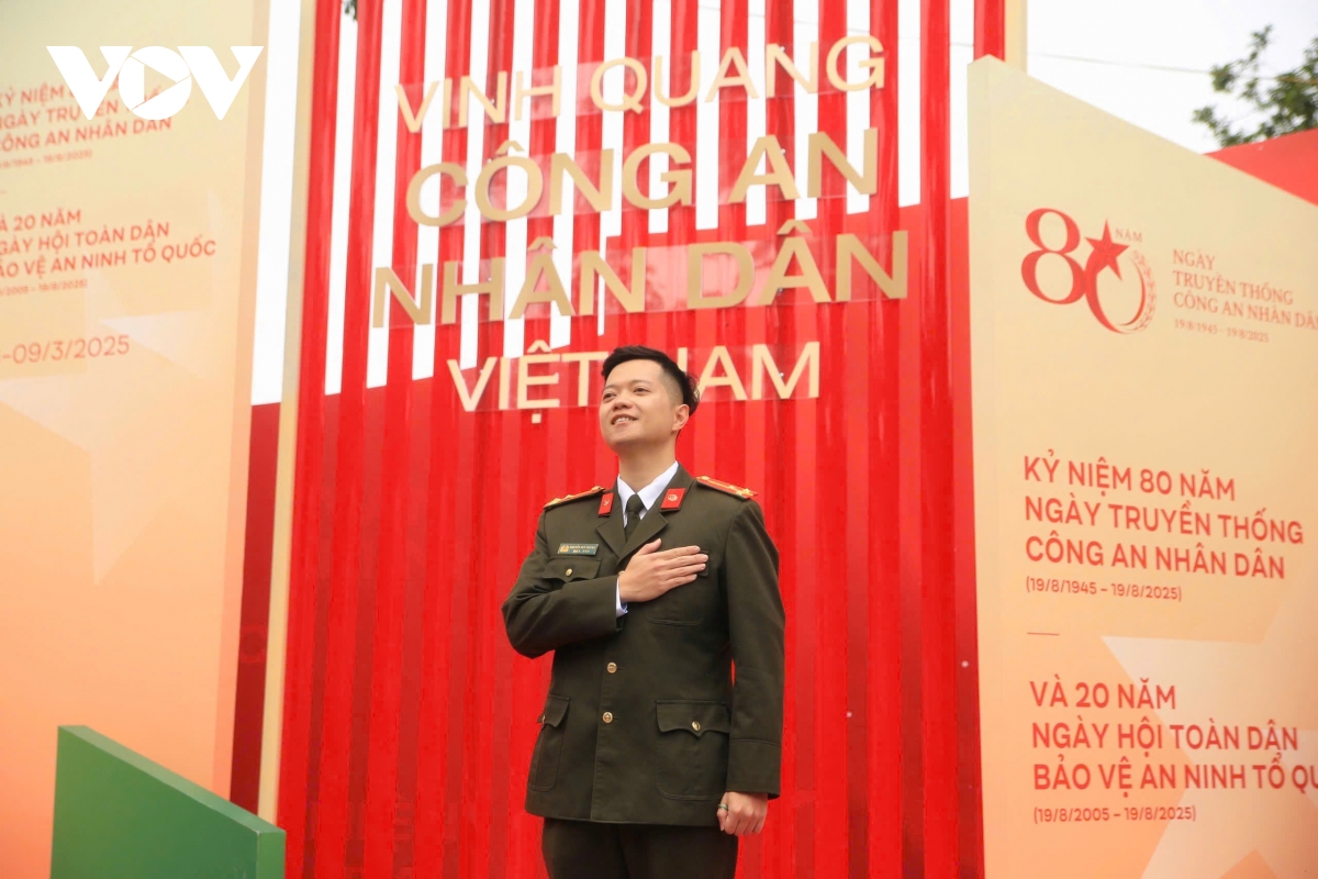 15 nam gan bo cong tac doan ngon lua nhiet huyet cua can bo cong an tieu bieu hinh anh 1