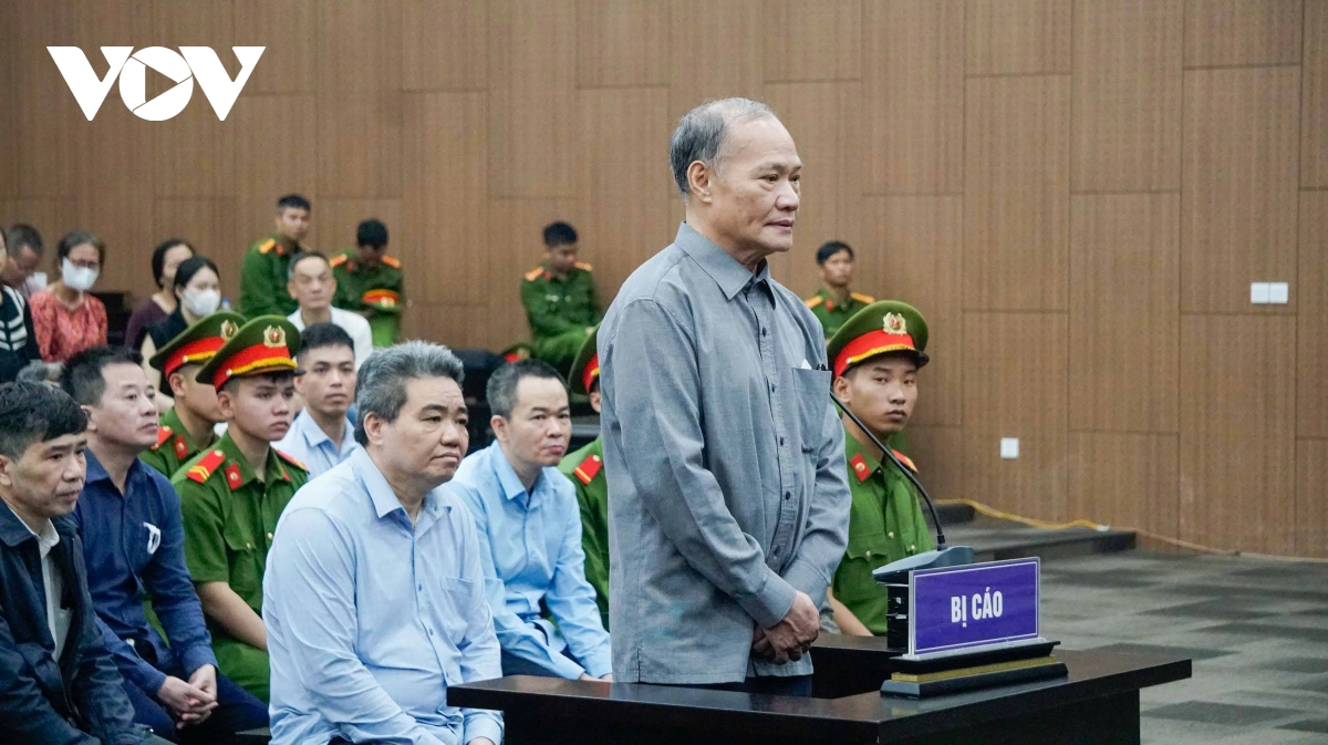 cuu thu truong hoang van thang hau toa, xet xu vang mat 2 bi cao hinh anh 1