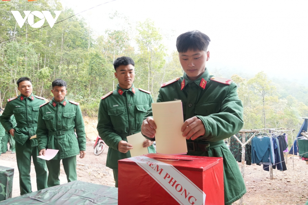 hanh trinh la phieu vuot nui noi cuc tay to quoc hinh anh 3