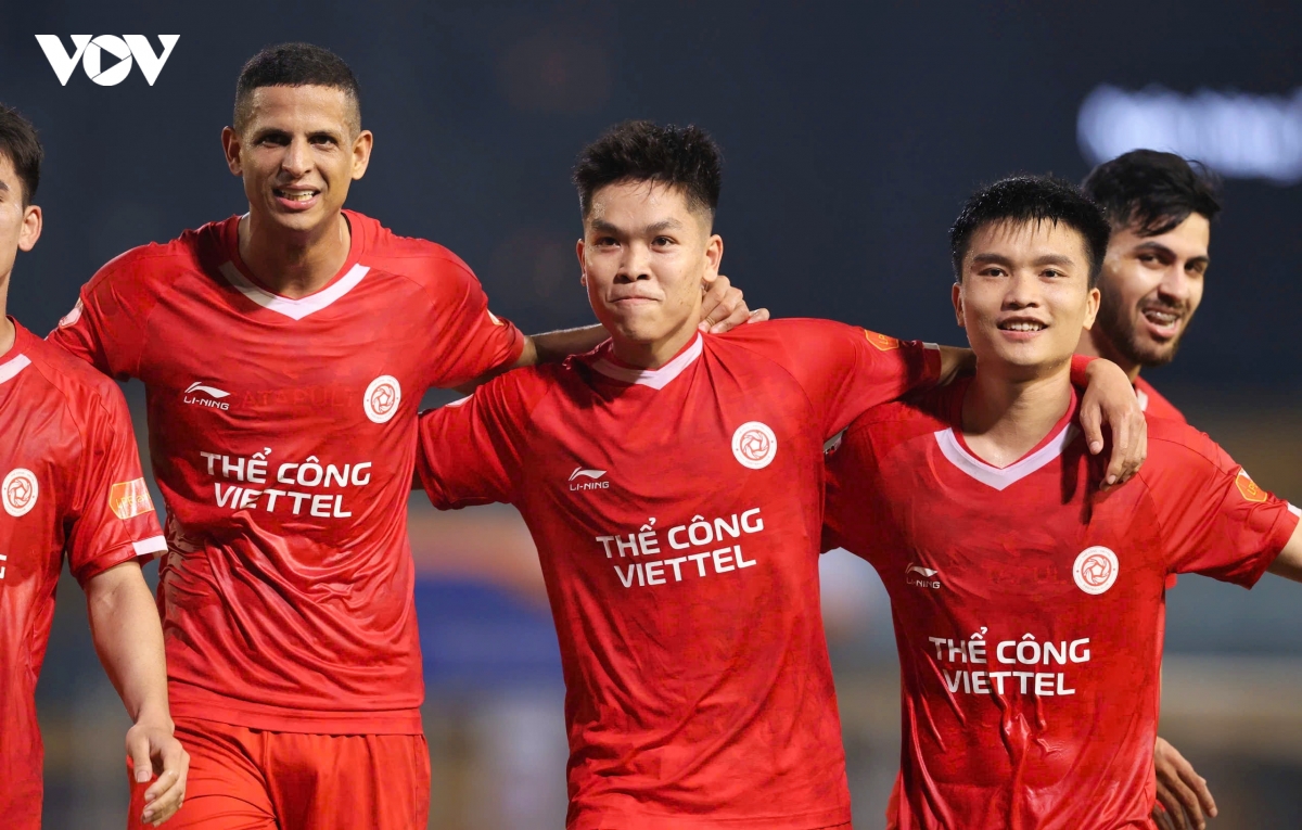 ha noi fc tra gia dat sau tran thua the cong viettel o vong 14 v-league hinh anh 1