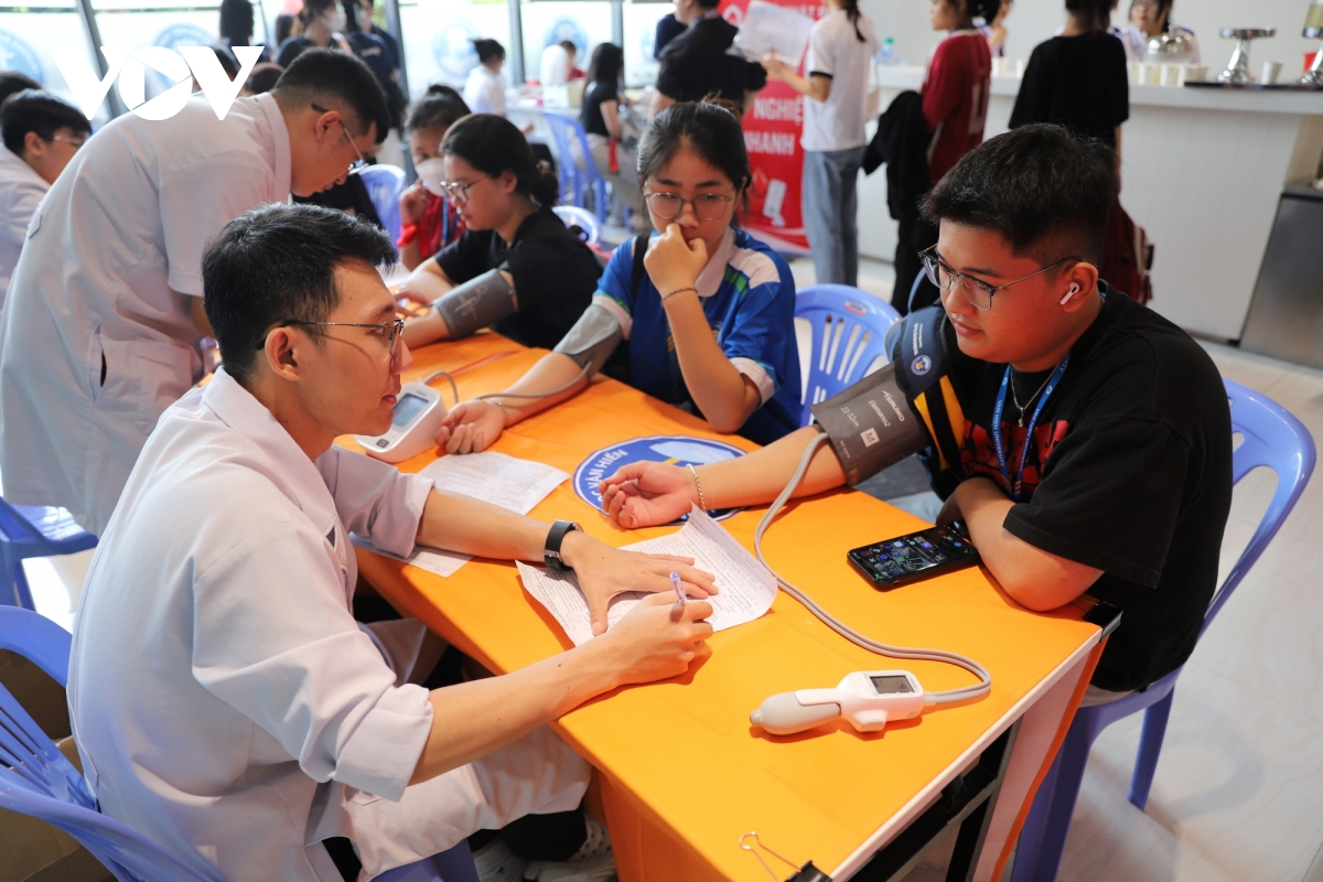 chu nhat Do 2026 thu hut dong dao sinh vien tp.hcm tinh nguyen hien mau hinh anh 5