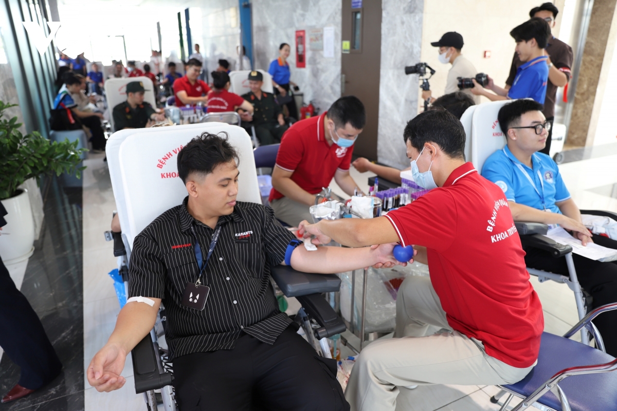 Chủ nhật Đỏ 2026 thu hút đông đảo sinh viên TP.HCM tình nguyện hiến máu