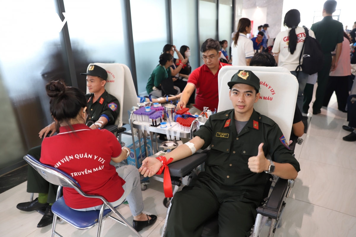 chu nhat Do 2026 thu hut dong dao sinh vien tp.hcm tinh nguyen hien mau hinh anh 7