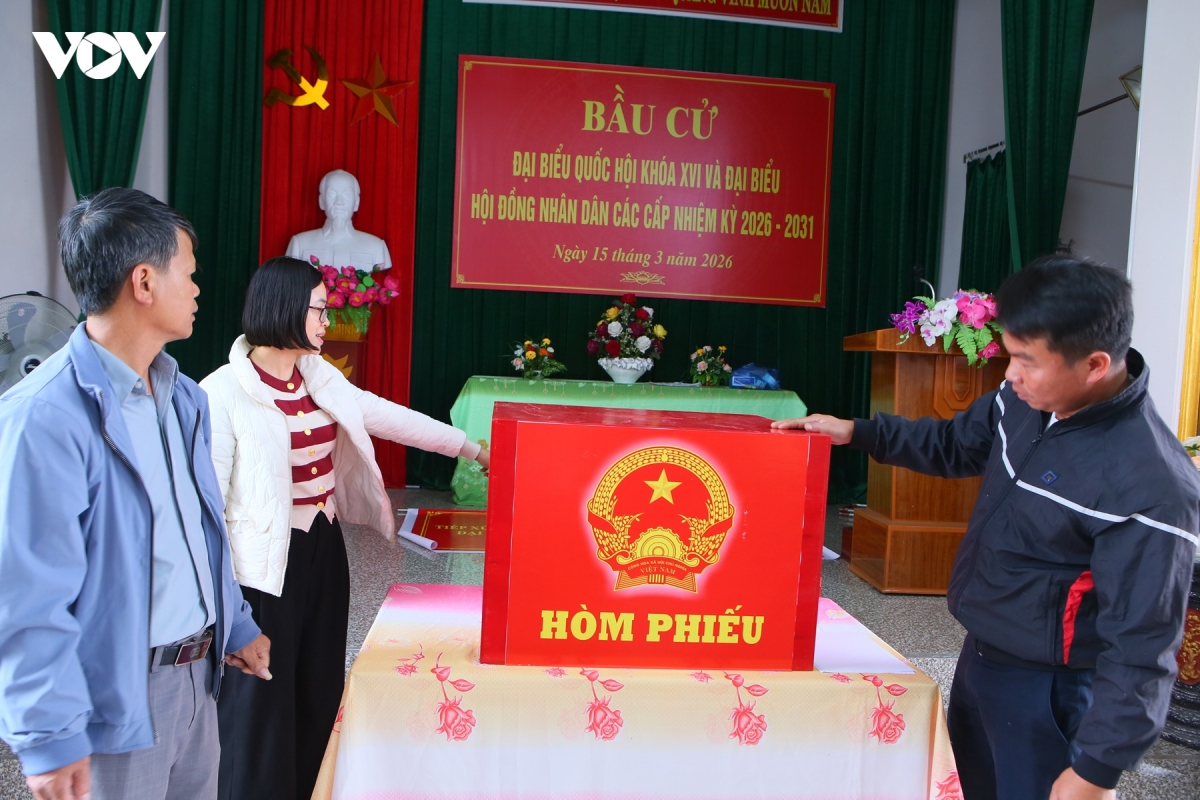 ninh binh ron rang khi the huong toi ngay bau cu hinh anh 8