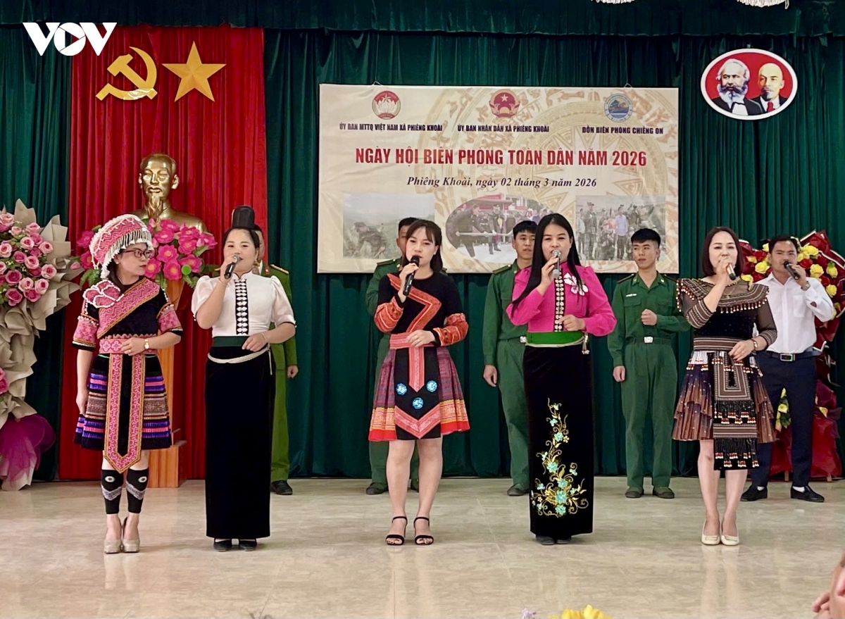 tung bung ngay hoi bien phong toan dan o xa phieng khoai, son la hinh anh 3