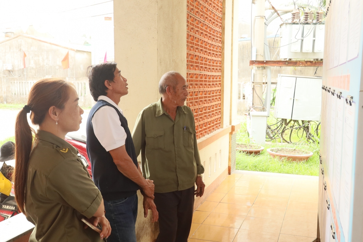 truoc ngay bau cu o vung cong nghiep dung quat hinh anh 3