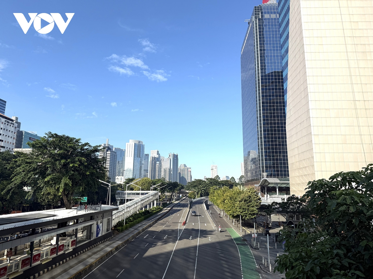 Indonesia cân nhắc khả năng làm việc tại nhà và cắt giảm giờ làm để tiết kiệm nhiên liệu