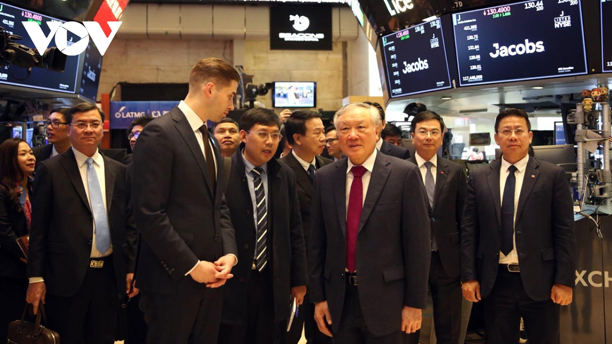 pho thu tuong nguyen hoa binh lam viec voi hai san chung khoan lon nhat hoa ky hinh anh 2