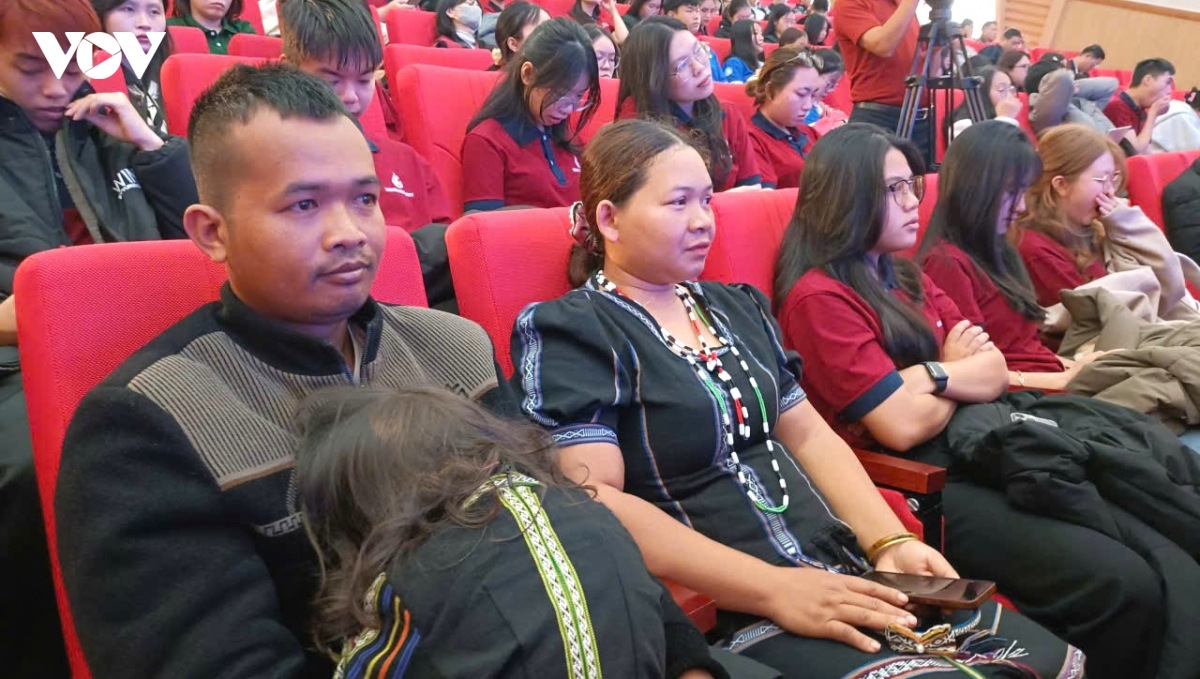 ka thuan minz det giac mo thoi trang tu tho cam hinh anh 3
