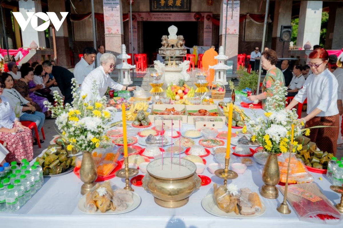 kieu bao thai lan tri an cac anh hung liet sy hinh anh 2