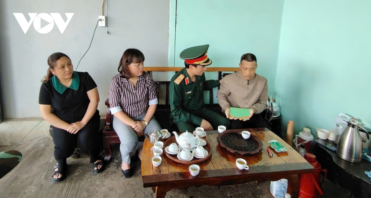 huy dong hang nghin can bo, chien sy, dan quan sua nha giup nhan dan sau dong loc hinh anh 9