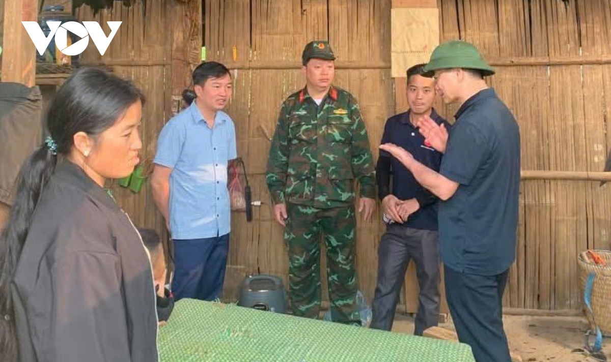 huy dong hang nghin can bo, chien sy, dan quan sua nha giup nhan dan sau dong loc hinh anh 11