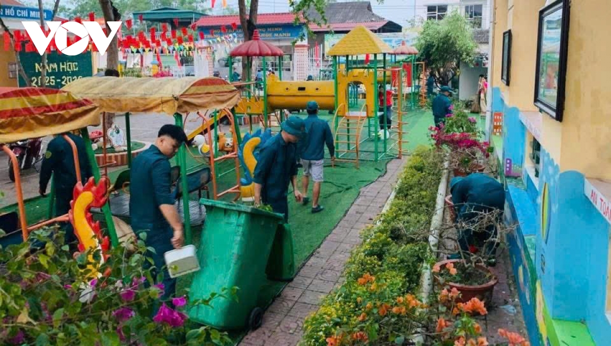 huy dong hang nghin can bo, chien sy, dan quan sua nha giup nhan dan sau dong loc hinh anh 12