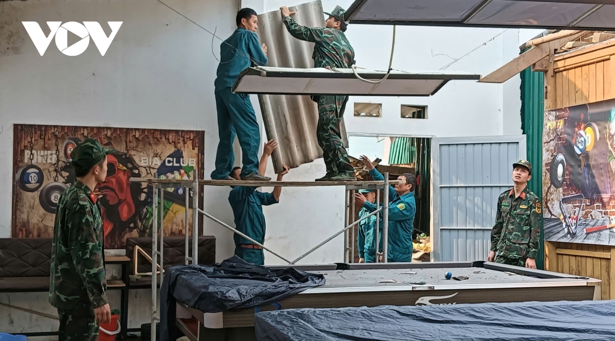 huy dong hang nghin can bo, chien sy, dan quan sua nha giup nhan dan sau dong loc hinh anh 5