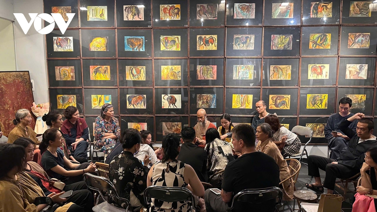 ngua trong tranh trinh thang hanh trinh cua tu do noi tam qua hoi hoa hinh anh 1