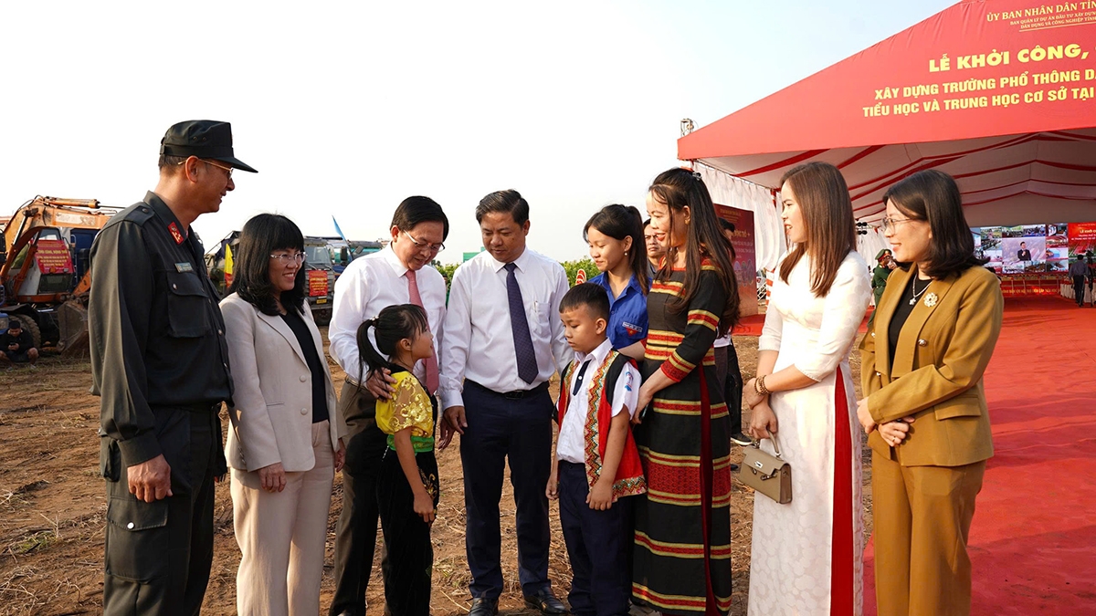 cap nhat Dong loat khoi cong cac truong noi tru tai khu vuc bien gioi dat lien hinh anh 31