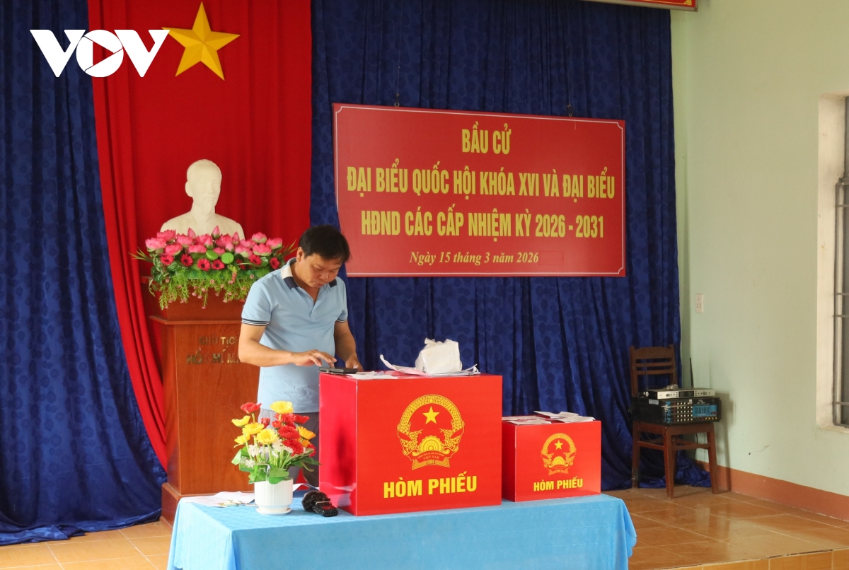 truoc ngay bau cu o vung cong nghiep dung quat hinh anh 6