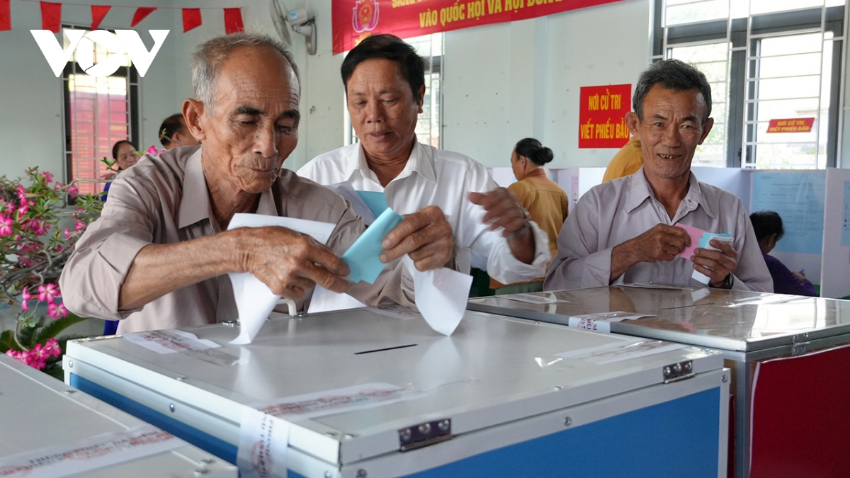 Cử tri Khánh Hòa mong sớm triển khai nhà máy điện hạt nhân