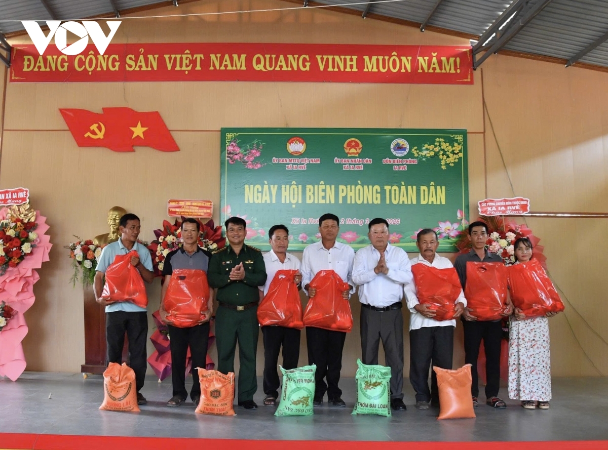 Kỷ niệm ngày truyền thống, Biên phòng Đắk Lắk tăng cường tuyên truyền về bầu cử