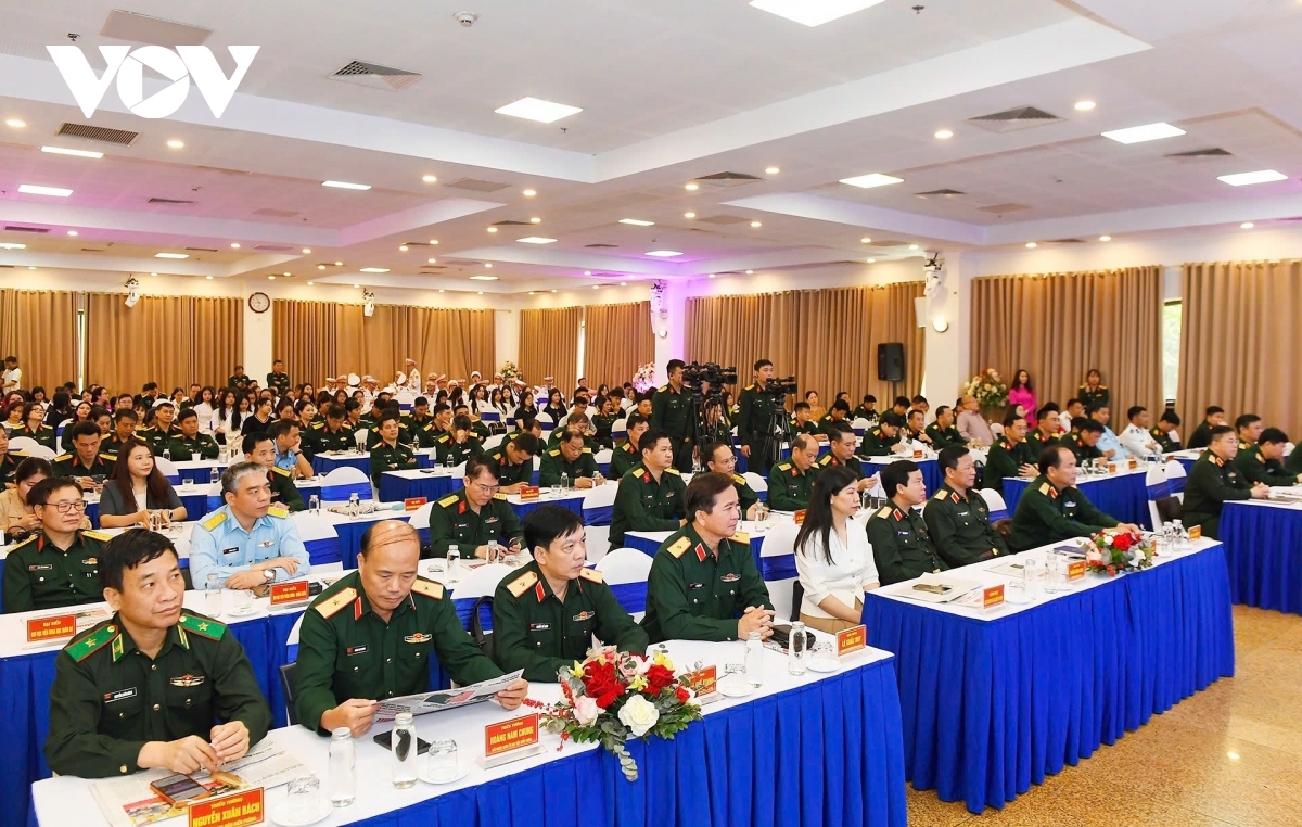 trao giai cuoc thi tim hieu kien thuc phap luat tren bao quan doi nhan dan hinh anh 1