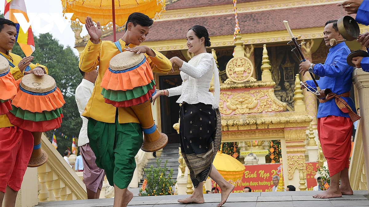 thang 4 ruc ro voi chuoi hoat dong sac mau van hoa cac dan toc viet nam hinh anh 5