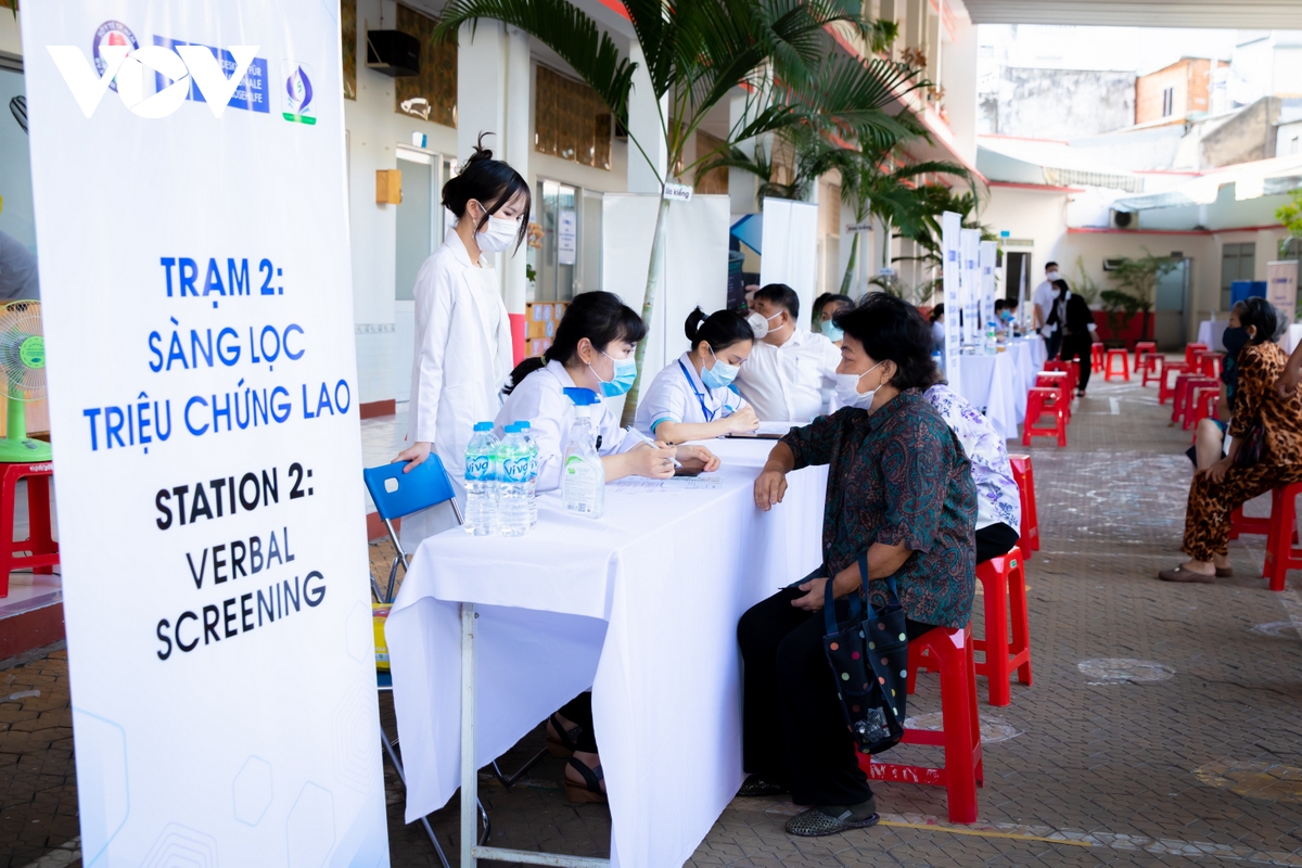 giau benh vi so bi xa lanh, nhieu ca lao bi bo sot hinh anh 1