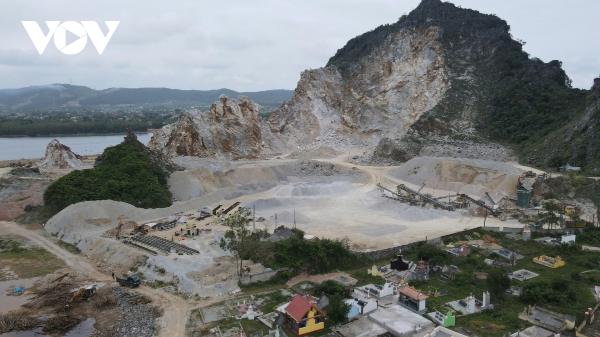doanh nghiep no min khai thac da lam hong nha dan o quang tri hinh anh 1