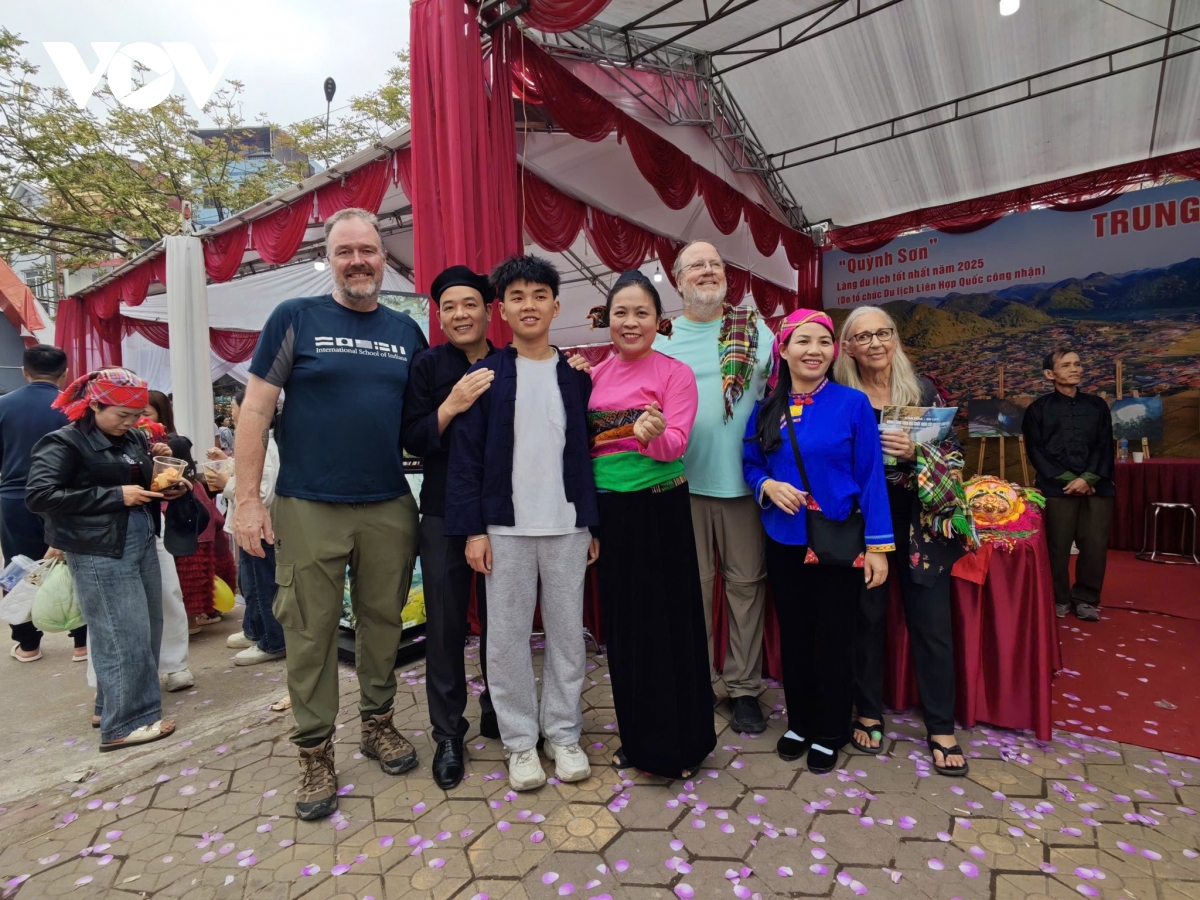 lang son don hon 1 trieu luot khach dip le hoi den ky cung - ta phu nam 2026 hinh anh 4