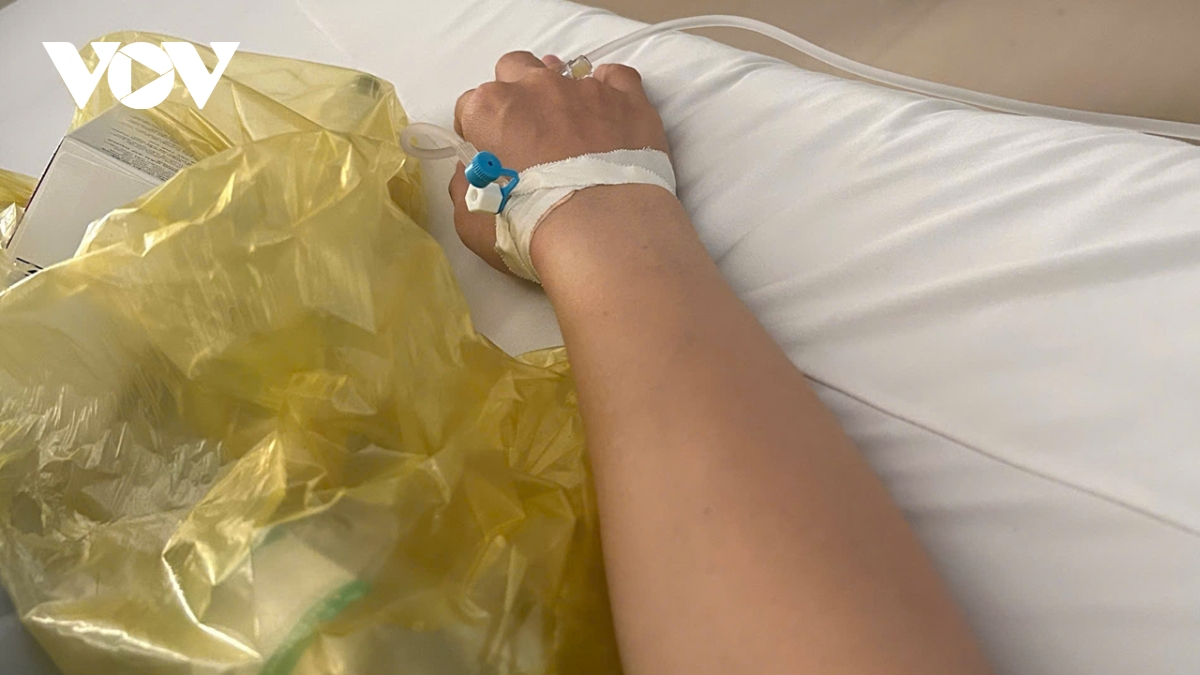 Hơn 63 người ở An Giang nghi bị ngộ độc khi ăn bánh kem