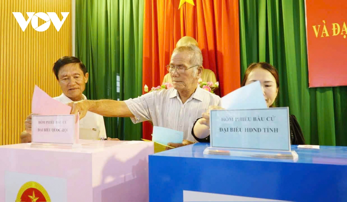 ngu dan gia lai tam gac chuyen bien, no nuc trong ngay hoi bau cu hinh anh 1