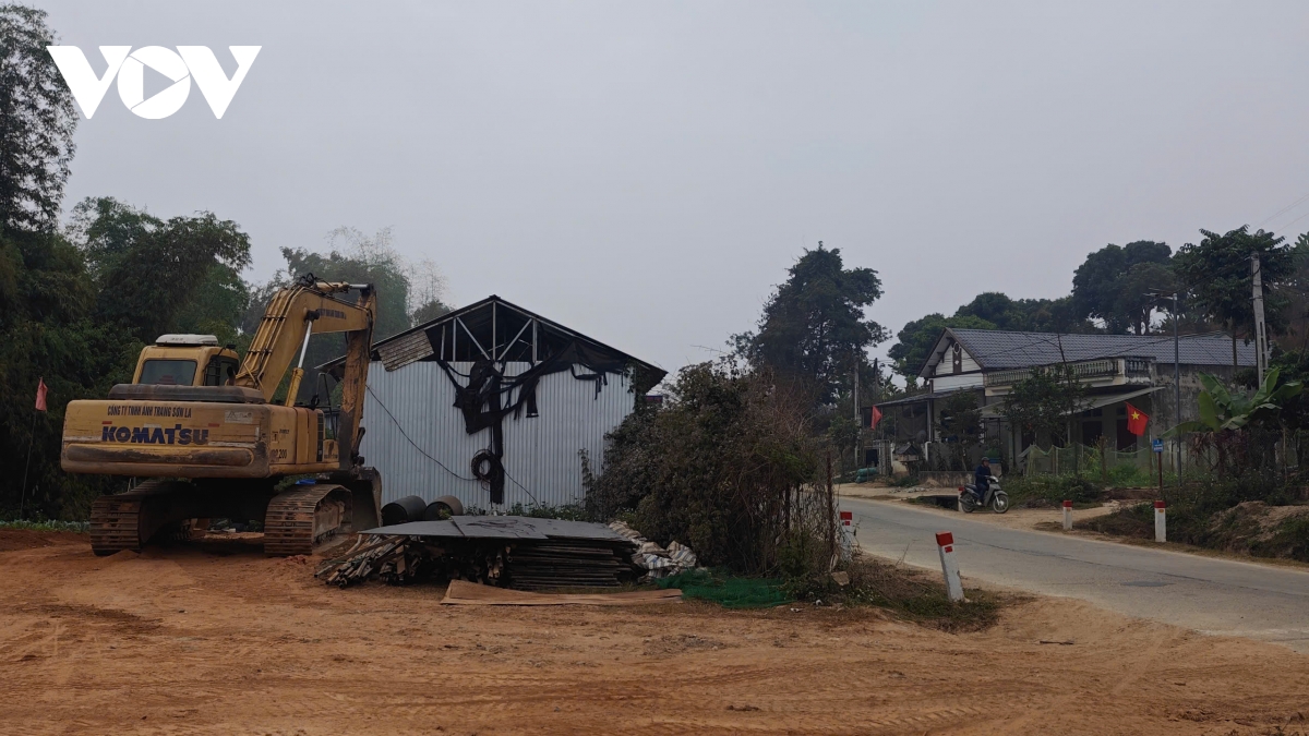 cham tien do thi cong cau lam anh huong hang nghin nguoi dan o song ma hinh anh 3