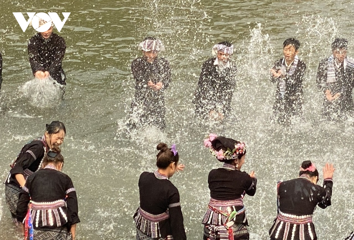 le hoi bun voc nam sac mau van hoa lao giua dai ngan lai chau hinh anh 2