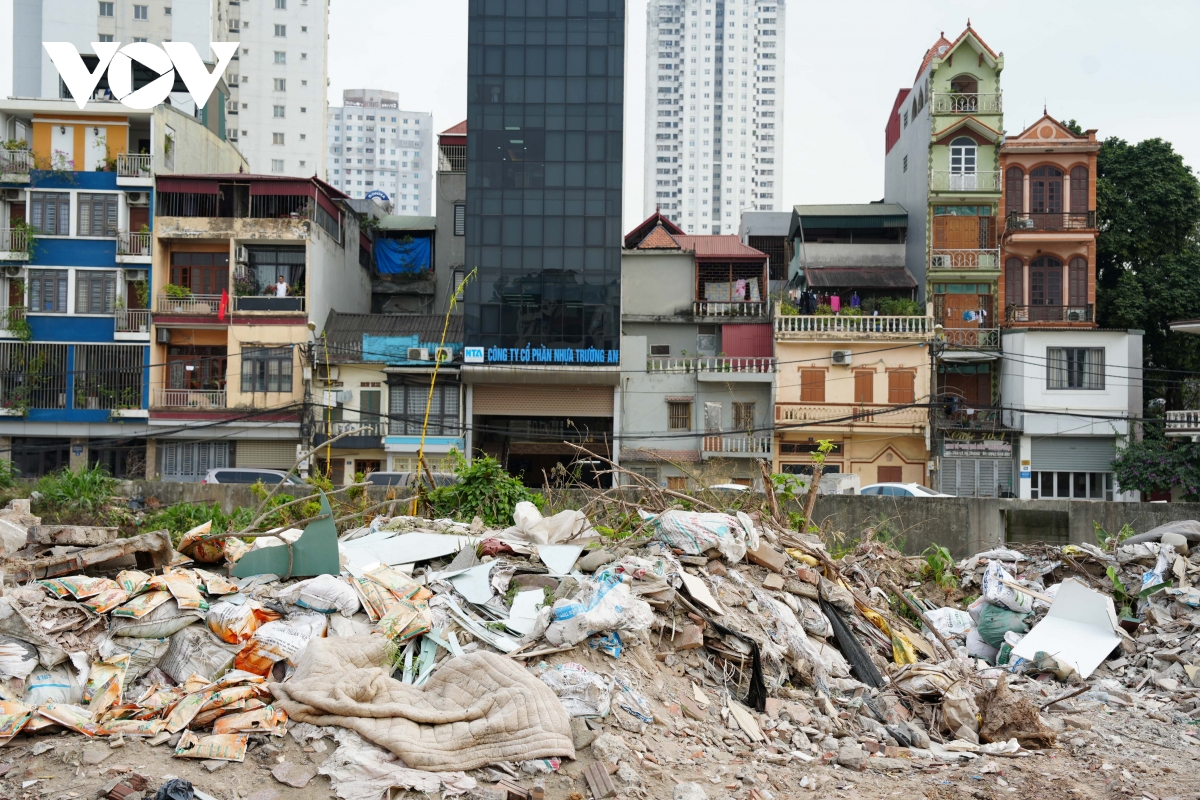 ha noi rac thai bua vay duong ngo quyen, kenh tac nghen, moi truong o nhiem hinh anh 11