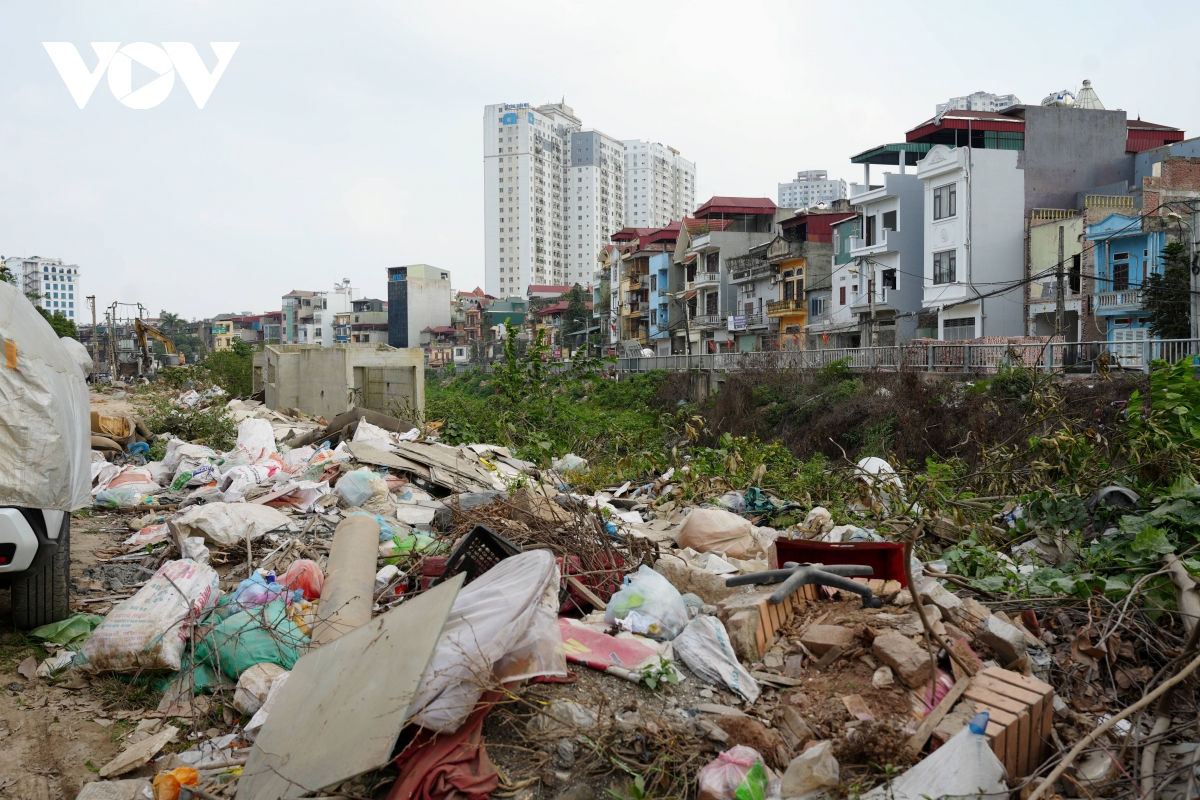ha noi rac thai bua vay duong ngo quyen, kenh tac nghen, moi truong o nhiem hinh anh 5