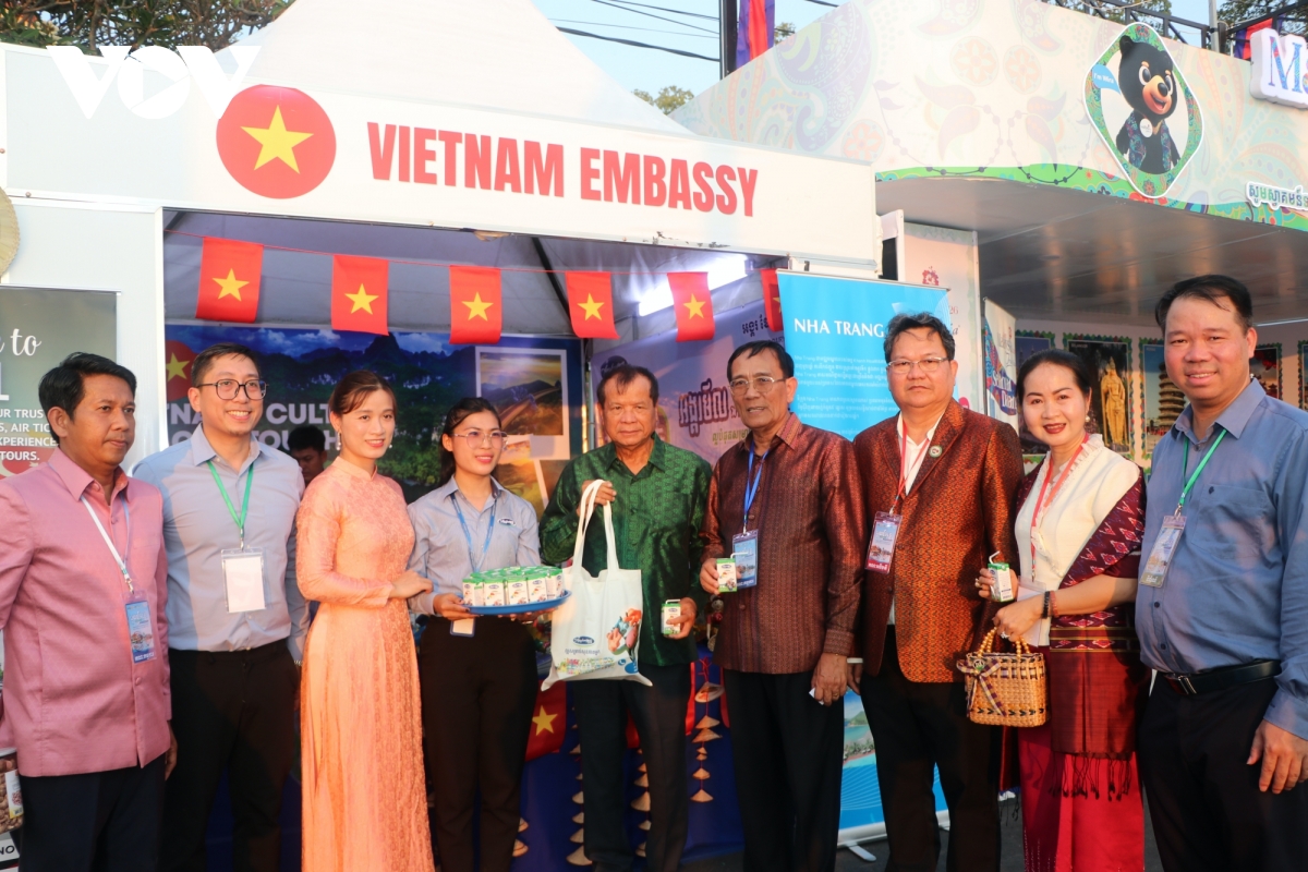 ron rang le hoi song kratie - que huong cua loai ca heo nuoc ngot quy hiem hinh anh 2