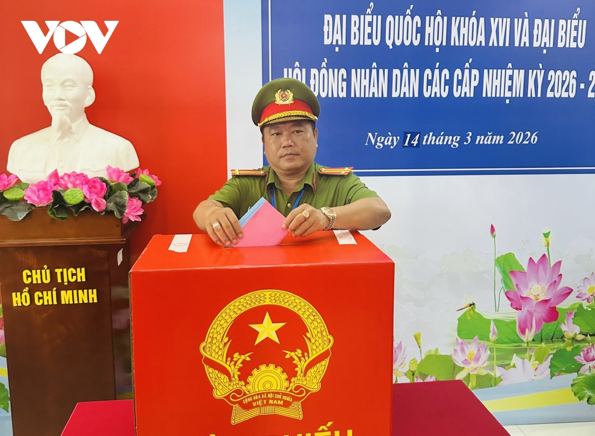 can bo chien si, cu tri nhieu dia phuong no nuc di bau cu som hinh anh 2