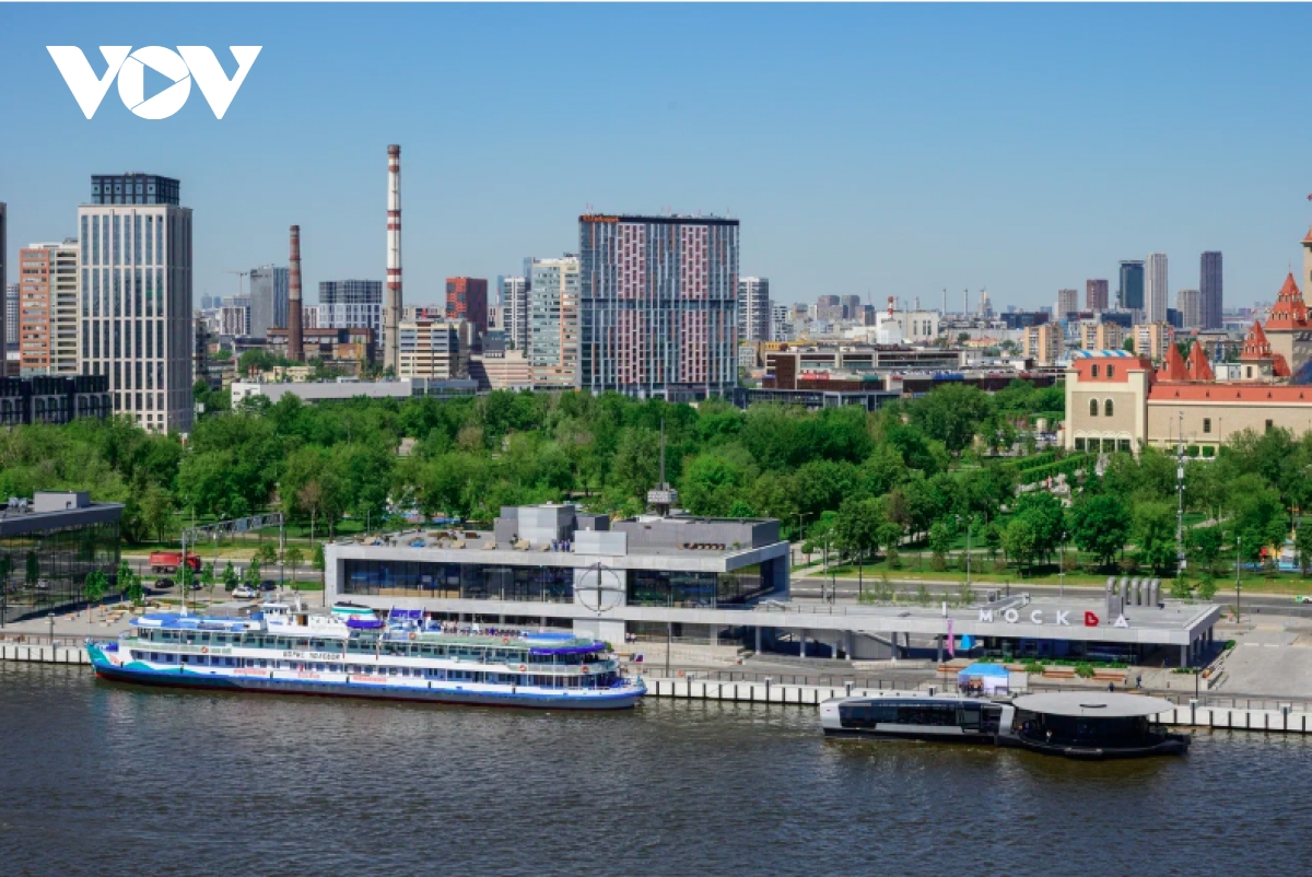 tau dien duong song - diem nhan trong chien luoc giao thong ben vung cua nga hinh anh 1