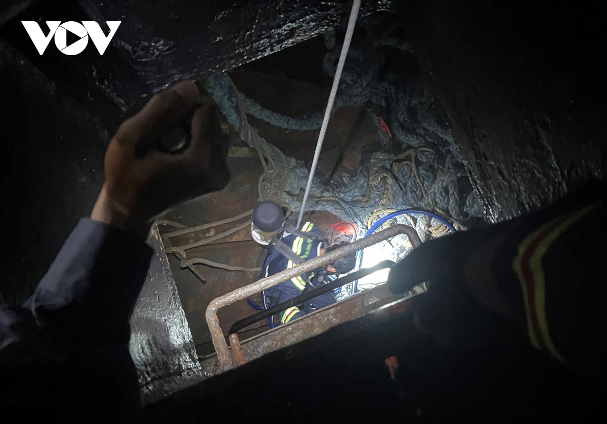 tai nan tren tau thuy cho hang o tinh khanh hoa, 3 nguoi tu vong hinh anh 4