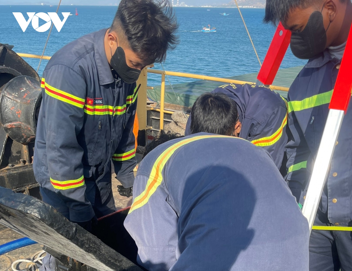 tai nan tren tau thuy cho hang o tinh khanh hoa, 3 nguoi tu vong hinh anh 3