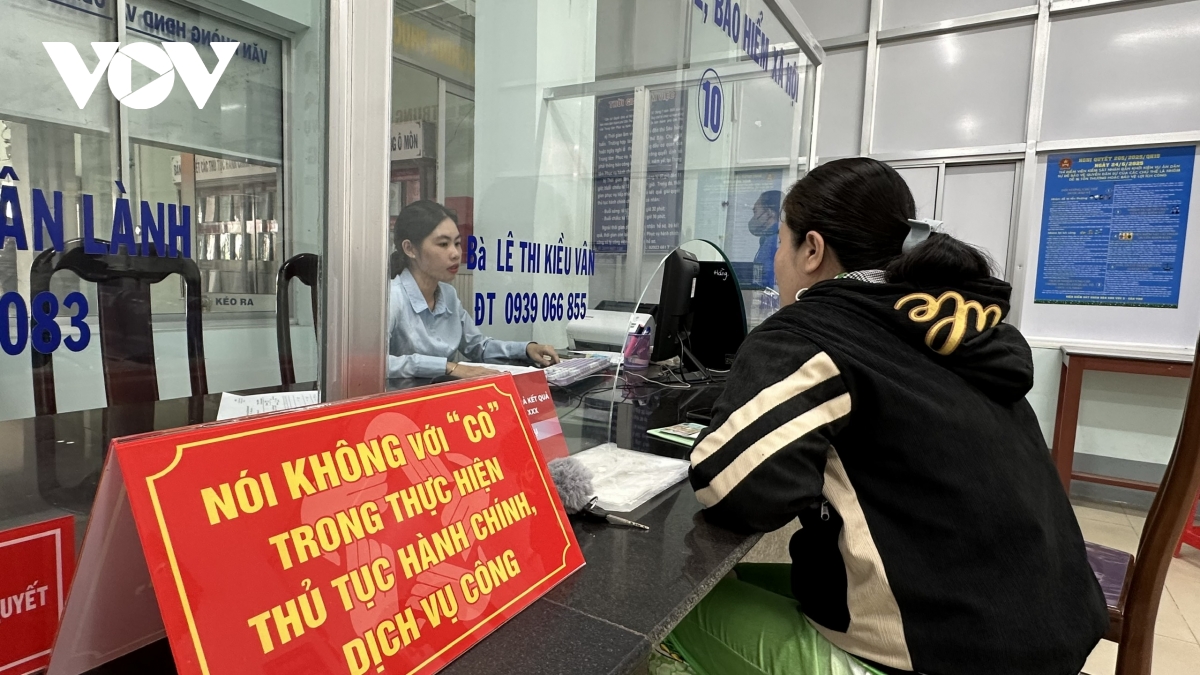 Ap luc ho so tang cao, trung tam hanh chinh cong no luc khong tre hen hinh anh 5