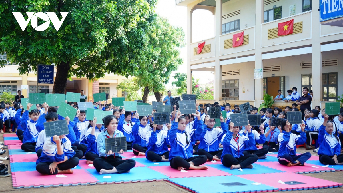  thang ba bien gioi lan toa long yeu nuoc voi hoc sinh vung bien gia lai hinh anh 1