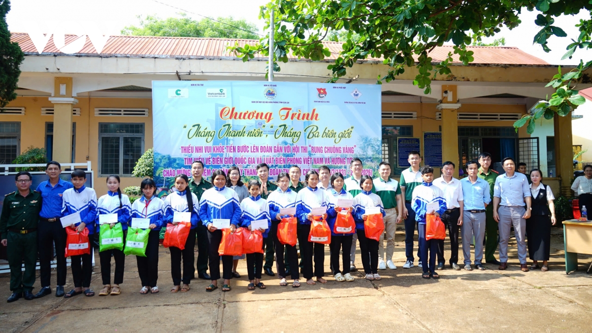  thang ba bien gioi lan toa long yeu nuoc voi hoc sinh vung bien gia lai hinh anh 2