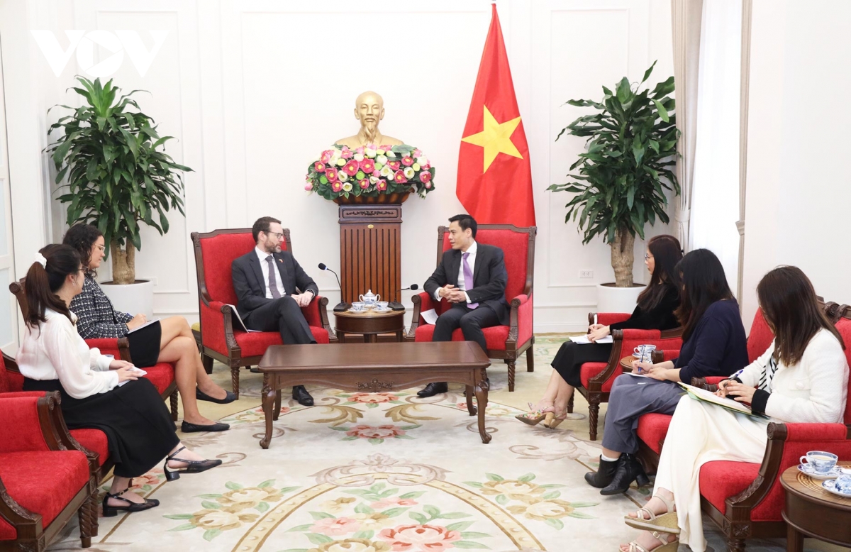 thu truong Dang hoang giang tiep Dai su vuong quoc anh tai viet nam iain frew hinh anh 1