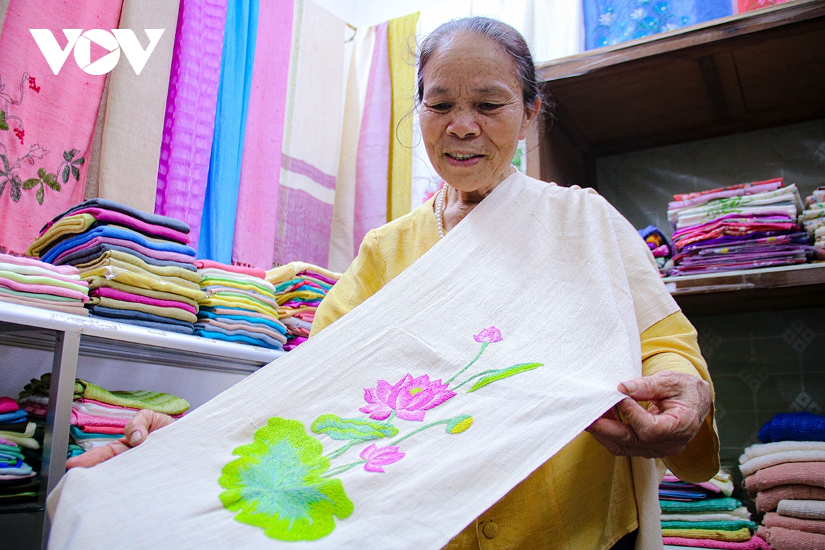 to sen nang tam san pham lang nghe det lua phung xa hinh anh 17