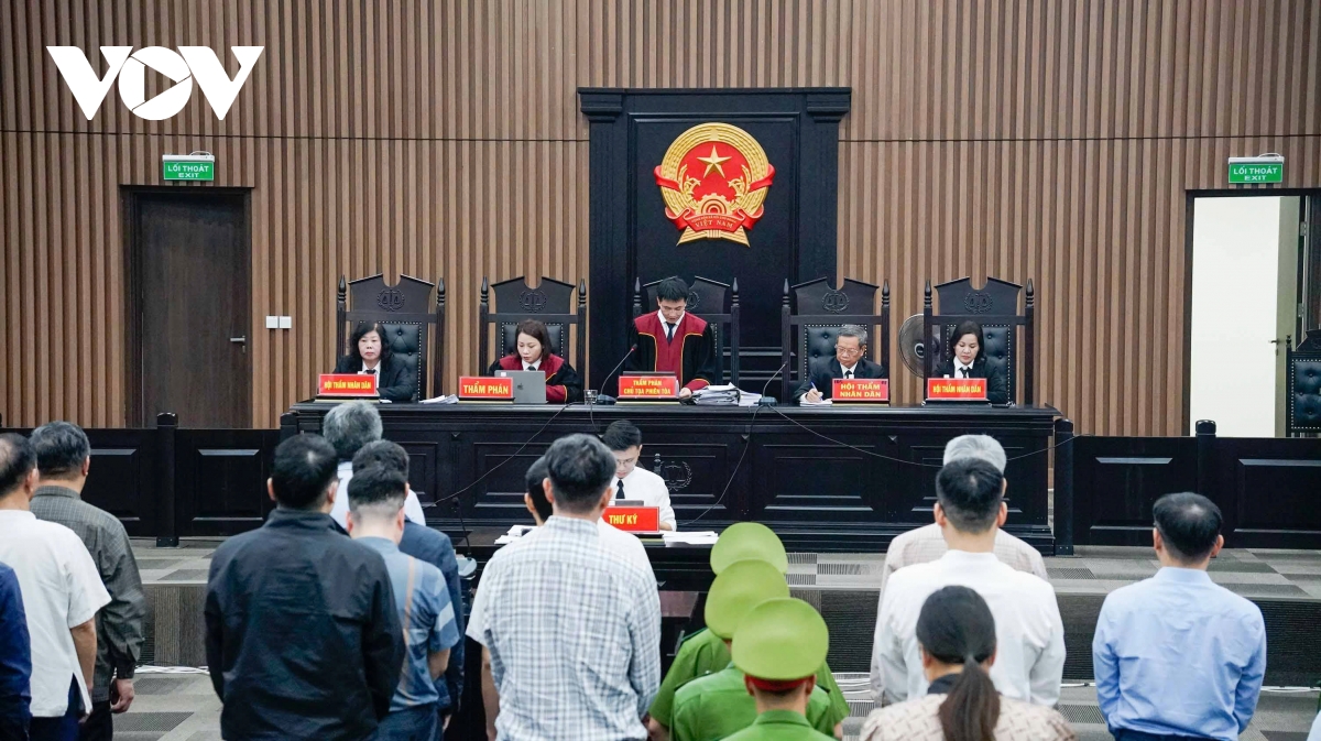 cuu thu truong hoang van thang hau toa, xet xu vang mat 2 bi cao hinh anh 2