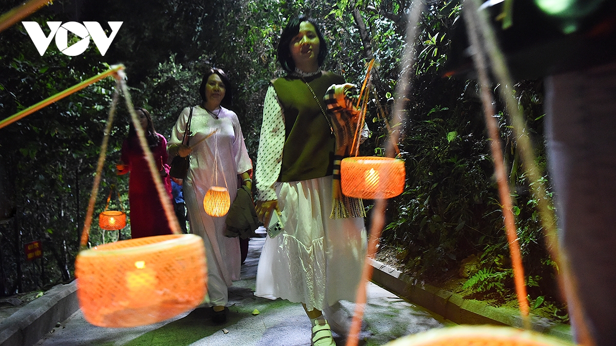 phu tho gioi thieu tour du lich dem doc dao Den hung lung linh nguon coi hinh anh 6