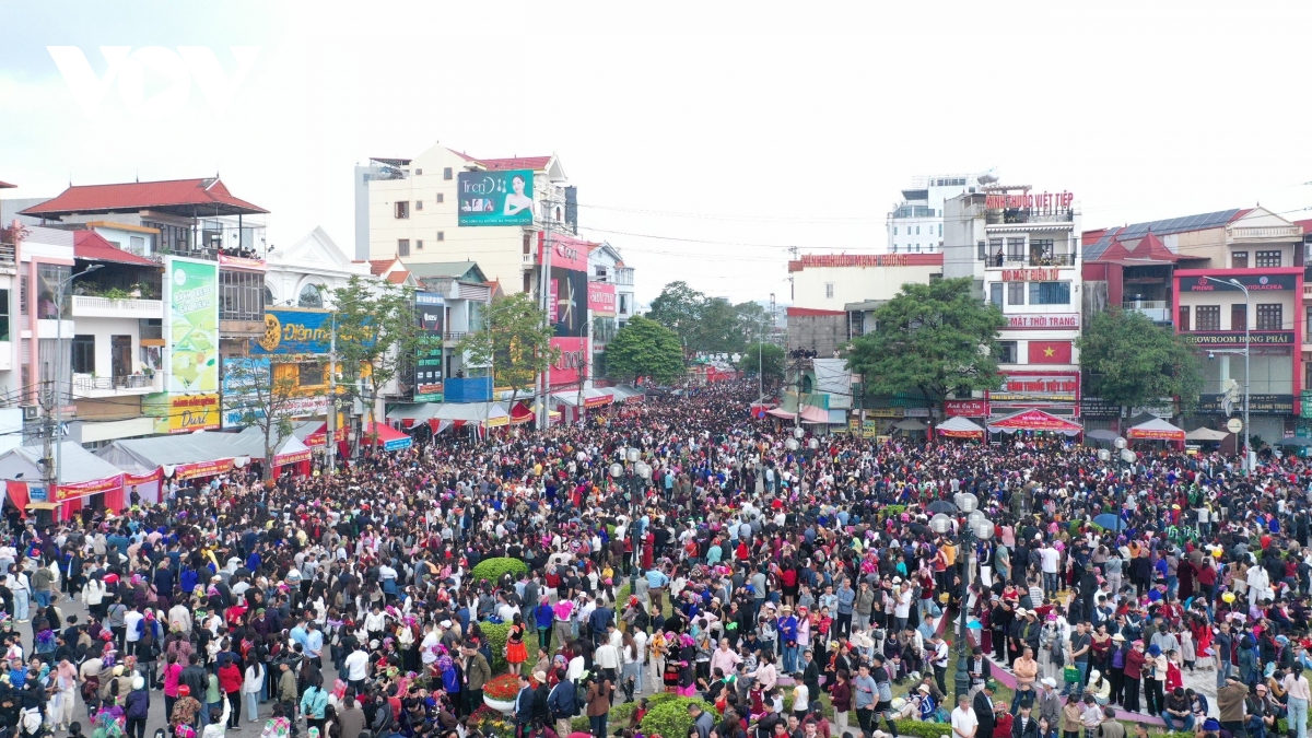 lang son don hon 1 trieu luot khach dip le hoi den ky cung - ta phu nam 2026 hinh anh 1