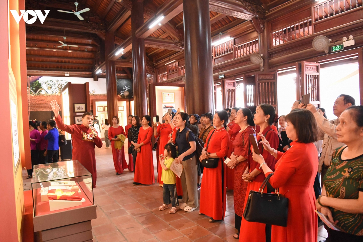 Dac sac trien lam tranh dan gian viet nam tai lang nghe Dong ho o bac ninh hinh anh 11