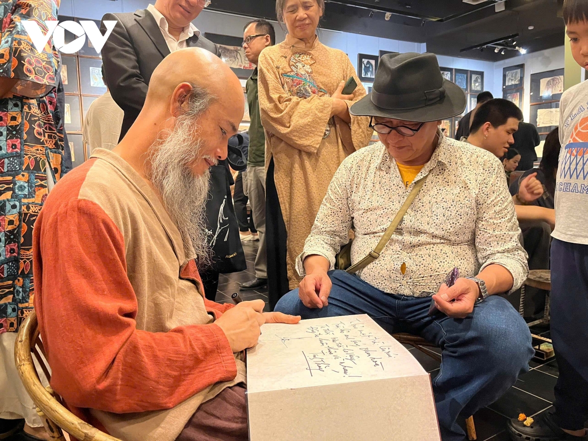 ngua trong tranh trinh thang hanh trinh cua tu do noi tam qua hoi hoa hinh anh 7