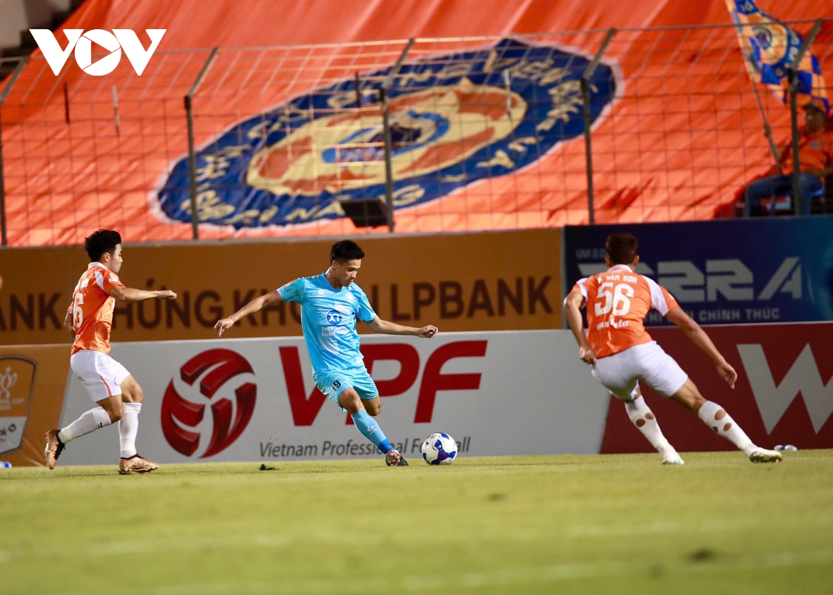 ket qua bong da hom nay 18 3 xuan son ghi ban, nam Dinh vao ban ket cup quoc gia hinh anh 19